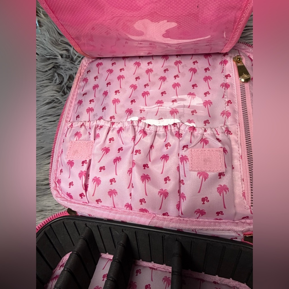 Impressions Vanity BARBIE Pink Cosmetic Bag W/Removable Dividers - Picture 9 of 9